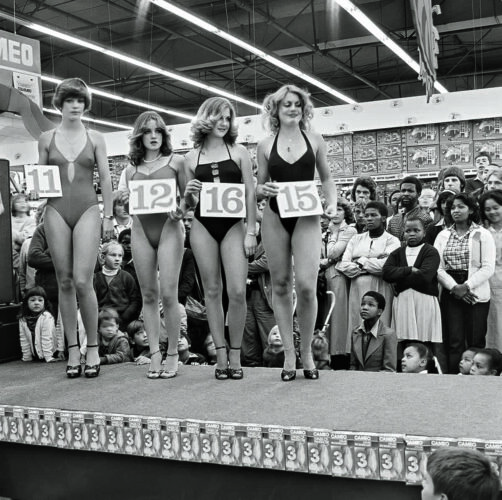 David Goldblatt, Saturday morning at the hypermarket: Semifinal of the Miss Lovely Legs Competition, 28 June 1980, 1980 © The David Goldblatt Legacy Trust