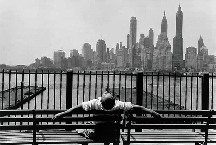 Louis Stettner, Brooklyn Promenade, Brooklyn, New York, 1954 Colecciones Fundación MAPFRE © Louis Stettner Estate