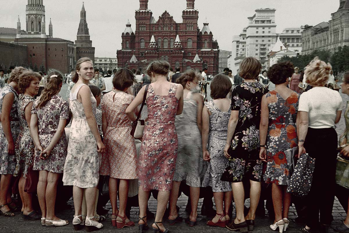Red Square Girls, Moscow, 1981 © Boris Savelev