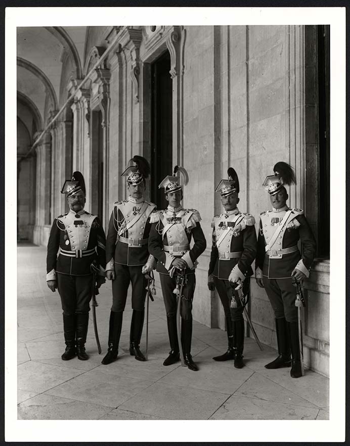 Alfonso XIII con el príncipe Boris de Rusia, h. 1905. Cortesía de la Real Academia de Bellas Artes de San Fernando. Fondo Fotográfico ©️ CHRISTIAN FRANZEN Y NISSEN
