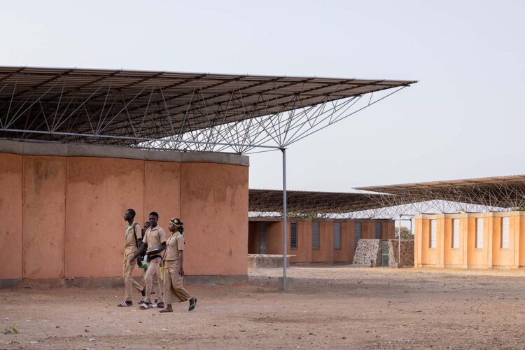 Iwan Baan, Escuela Secundaria de Gando, Burkina Faso, 2021. Arquitectura Kéré Architecture. © Iwan Baan