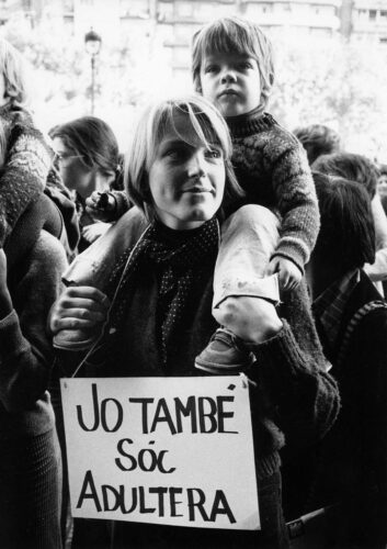 Manifestación por la despenalización del adulterio, 1976 ©️ Pilar Aymerich