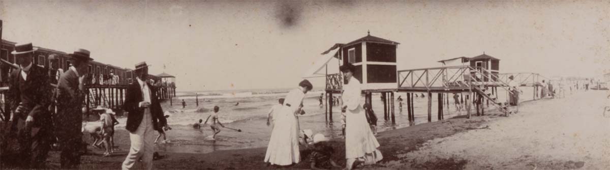 Giacomo Puccini, En la playa de Viareggio, s.f., © ARCHIVIO PUCCINI, TORRE DEL LAGO