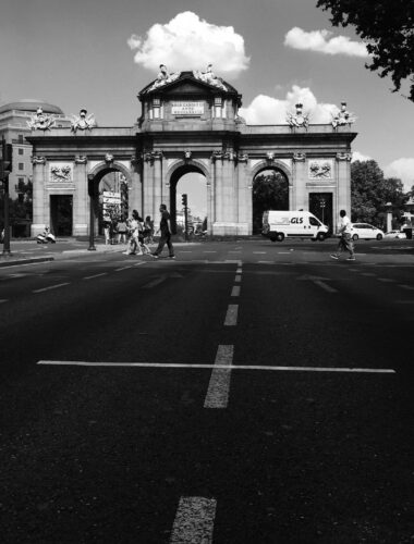 Puerta de Alcalá, Madrid 2018 © LOTTY ROSENFELD / FUNDACIÓN LOTTY ROSENFELD