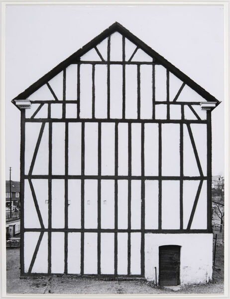 Bernd & Hilla Becher, Fachwerk. Rensdorfstraße, 5, Salchendorf, 1959. Cortesía del Museo Helga de Alvear, Cáceres.
