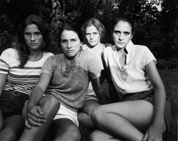 Nicholas Nixon The Brown Sisters [Las Hermanas Brown] 1981 © Nicholas Nixon