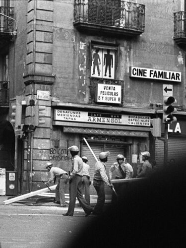 Colita, Manifestación, 8, 1977. ©Colita. Archivo Colita.