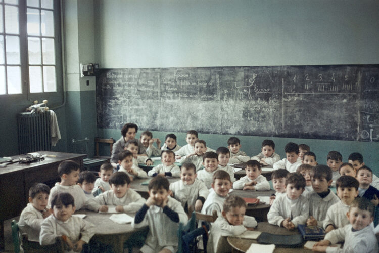 Belita Gracia. La señorita Emilita con sus alumnos, 1966 © Belita Gracia