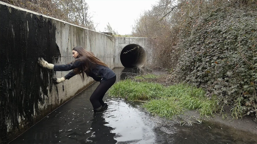 Emma Á. Marty. Acción para un río contaminado, 2023, serie ‘‘Fuga Color Mutante’’, 2022-2025. ©Emma Á. Marty