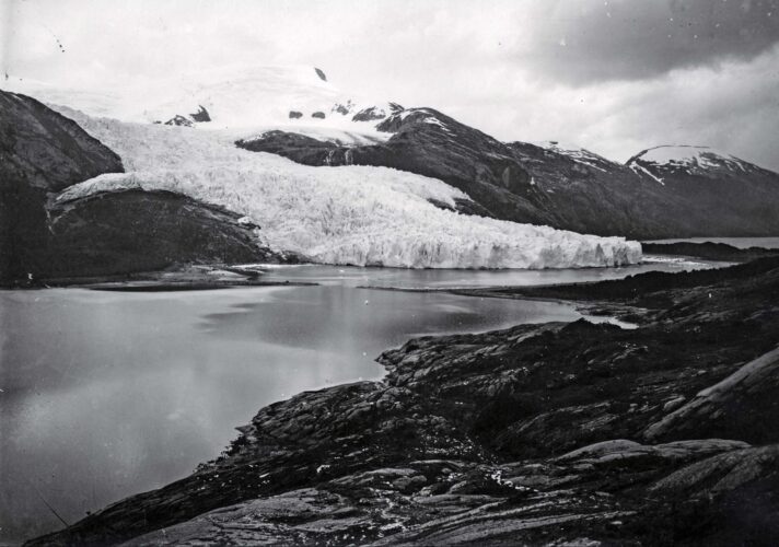 Alberto María de Agostini. Glaciar Negri, febrero 1913 © Alberto María de Agostini. Museo Salesiano Maggiorino Borgatello