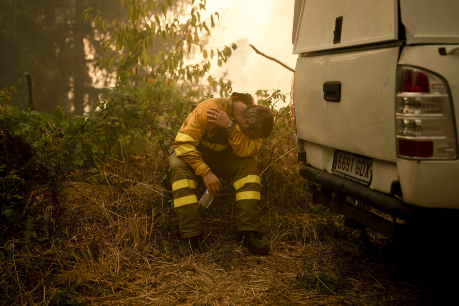 Incendio forestal en Carballeda de Avia (Ourense)